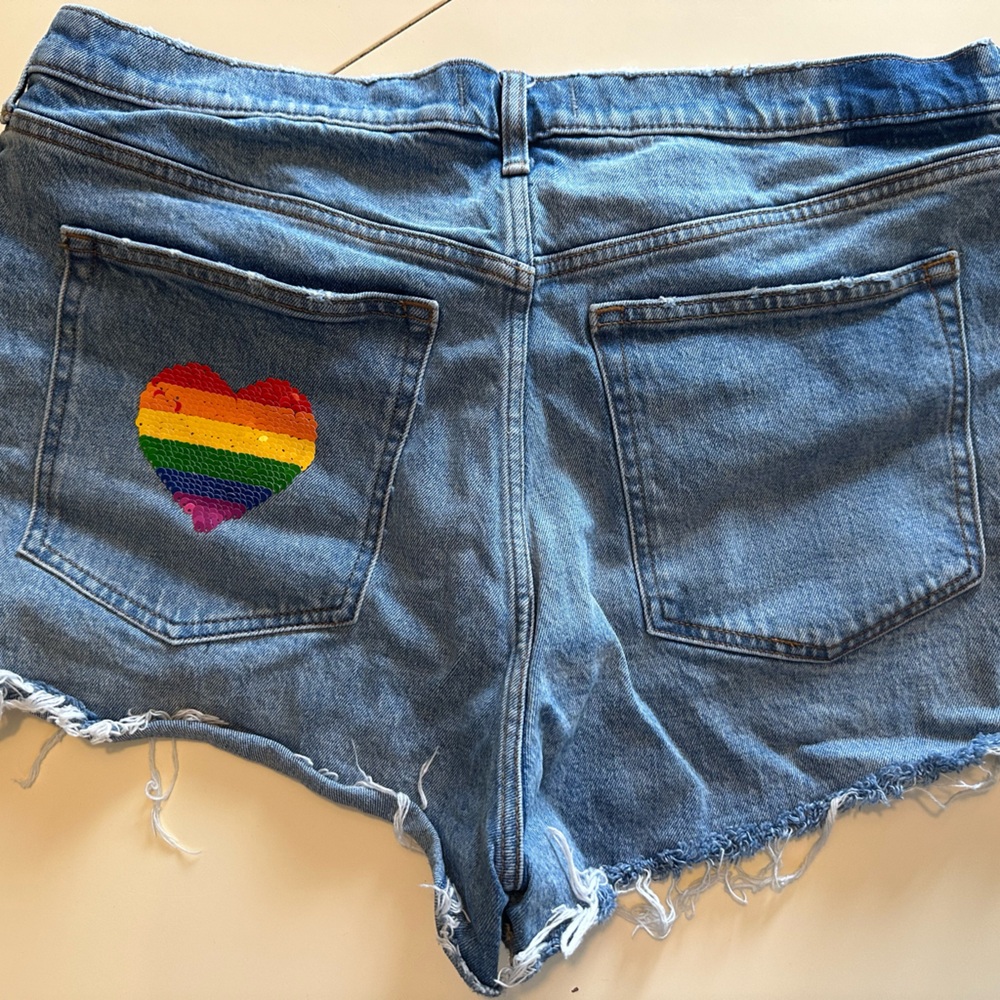 Abercrombie Curve Love high rise shorts. Size 34 (18)